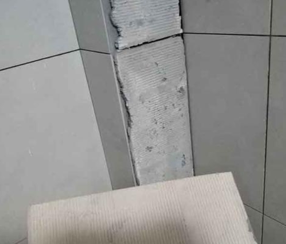 梅列瓷砖空鼓维修公司分享下厨房瓷砖脱落的补救措施。